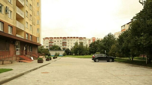 Детям места всё меньше: парковки вытесняют площадки из калининградских дворов