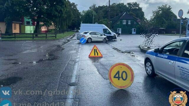 В Славске столкнулись Ford и Volkswagen, пострадали два человека