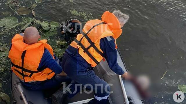Нырнул в воду и не выплыл: в Калининграде у Октябрьского острова спасатели вытащили из реки тело утопленника