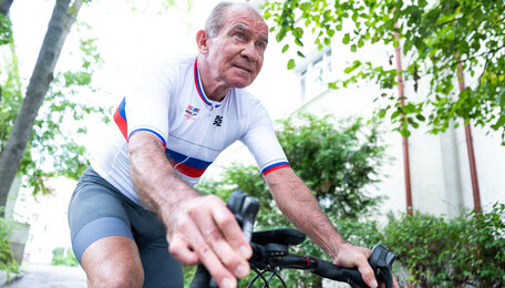 «Глаза на лоб — но догнать»: 69-летний калининградец Сергей Фадеев стал чемпионом России по велоспорту (фото)