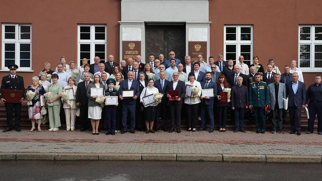 Многодетная мама, кадет и труженики: кого наградили в Калининградской области