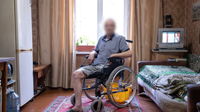 «Заволок меня в комнату и закрыл дверь»: калининградец лишился ноги, после того как сосед в ярости пнул и повалил его  