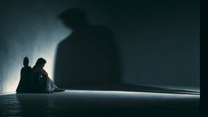 «Берёшь нож и убиваешь бывшего мужа, понятно?»: силовик из Калининградской области бил жену в припадках ревности