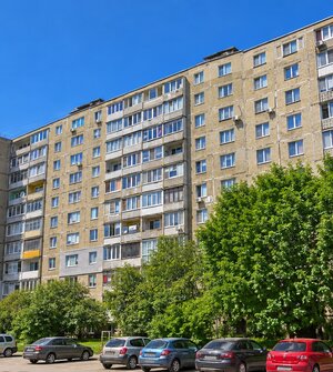 В Калининграде из окна восьмого этажа выпал мужчина, его увезли в больницу в крайне тяжёлом состоянии  