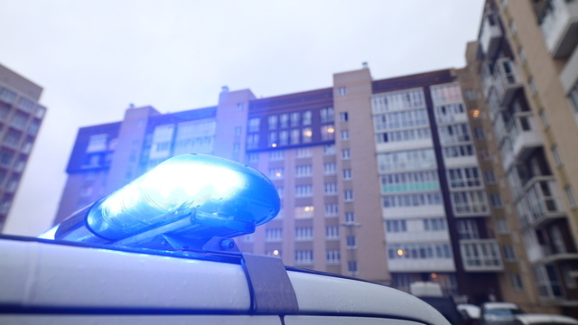 В Светлогорске жильцы дома полмесяца соседствовали с покойником за стеной   