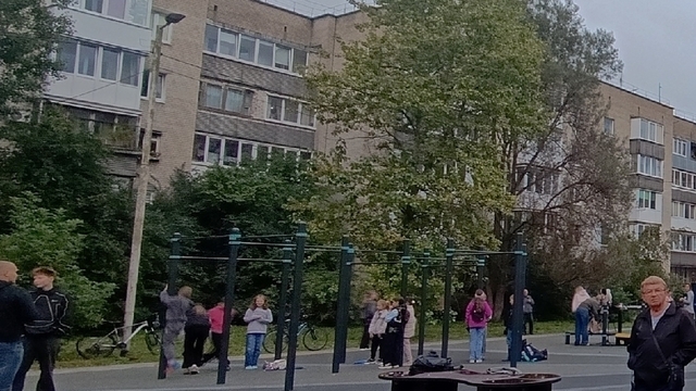 В Московском районе Калининграда открыли спортивную площадку и детский городок
