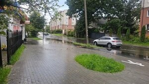 В Калининграде ночной ливень затопил недавно отремонтированную улицу (видео)  