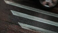 На Моспроспекте женщина уверенно пошла по зебре на красный и врезалась в бок успевшего отрулить авто