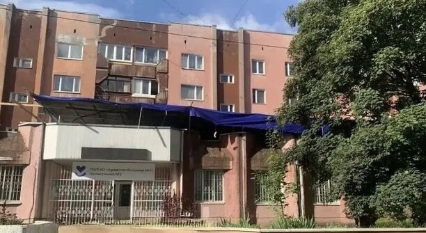 В калининградской поликлинике на Университетской после дождя обрушился потолок  