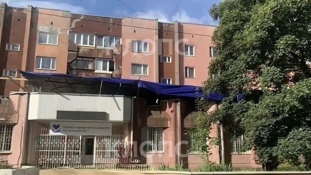 В калининградской поликлинике на Университетской после дождя обрушился потолок  