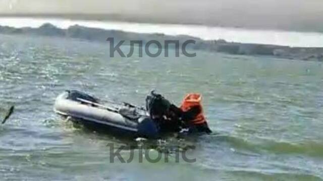 «Еле втроём смогли вытащить»: под Балтийском туристы спасли рыбака, выпавшего из лодки (видео)  