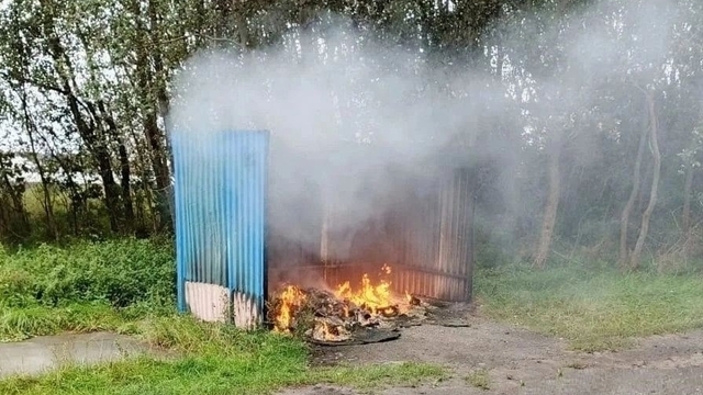 В Балтийске за неделю вандалы сожгли три мусорных контейнера: виновников ищут (фото)