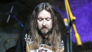 В Омске неизвестные осквернили могилу Егора Летова