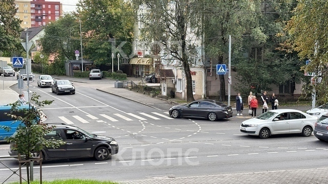 Боялись пробок, но пока всё путём: фоторепортаж с перекрёстка Дадаева и Невского, где заработал новый светофор