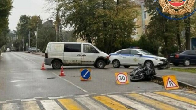 В Гурьевске машина не уступила дорогу мотоциклу, байкер получил травмы