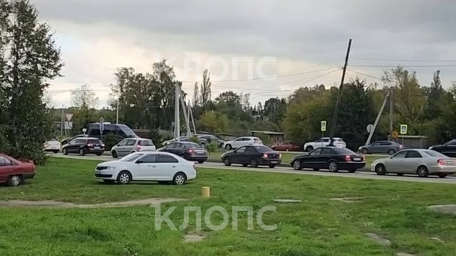 Желающие посмотреть на корабль, который сел на мель, устроили в Янтарном транспортный коллапс — очевидец (видео)  