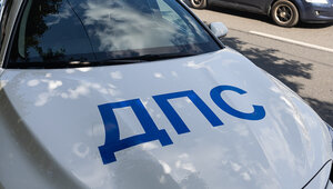В Калининграде Mercedes мчался по проспекту Мира и врезался в ограждение (видео)  