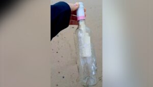 «Тут просто нереальный закат»: после шторма на берег под Янтарным вынесло письмо из шведской деревушки (фото) 