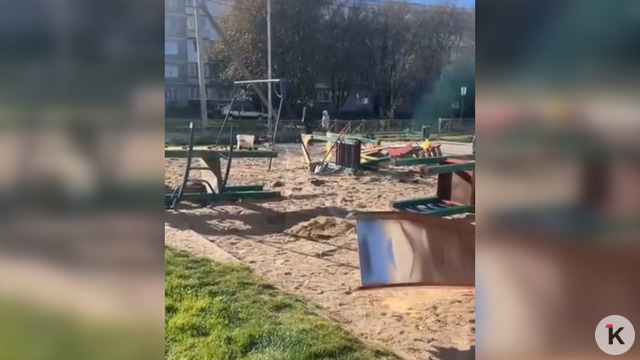 «Если не проголосуют, будет пустырь»: на Аксакова в Калининграде неожиданно снесли детскую площадку (видео)   