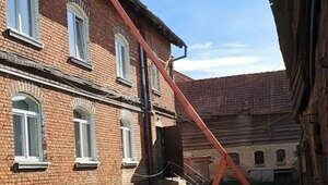 В Янтарном жильцы столетнего дома на Советской боятся, что придётся зимовать без крыши (видео)  