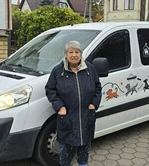 «Вся наша семья всегда помогала собакам»: калининградка подарила приюту «Славянское» машину покойной дочери 