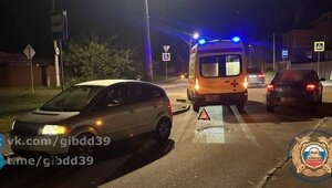 На Славянской автомобиль сбил мужчину, переходившего дорогу в неположенном месте