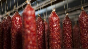В калининградскую колбасу, которую продавали в Вологде, подмешивали курятину