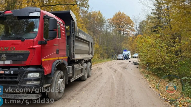 Под Знаменском мотоциклист погиб после столкновения с грузовиком 