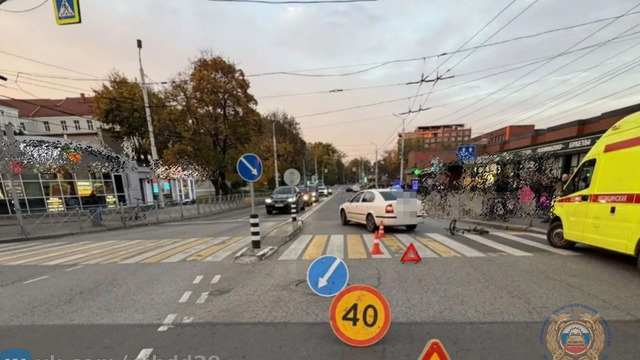 В Калининграде напротив Центрального рынка легковушка сбила школьника на велосипеде 