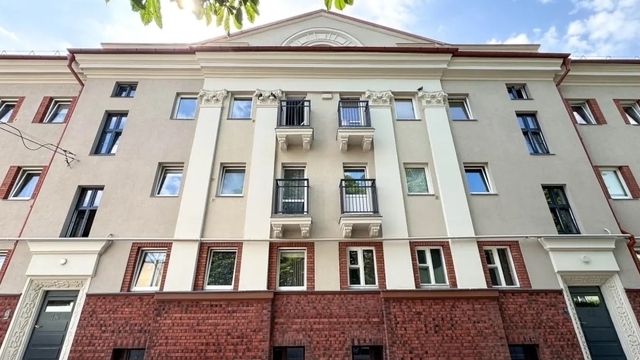 В Калининграде отремонтировали дом, где функционализм 1920-х соединился со сталинской архитектурой (фото)