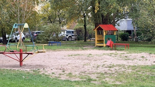 В Калининграде управляющие компании сносят старые детские площадки