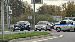 Одна из машин перевернулась: на Московском проспекте из-за ДТП собралась пробка