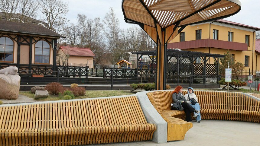 В Зеленоградске на променаде поставили скамейку, на которой смогут поместиться 400 человек - Новости Калининграда | Фото: администрация Зеленоградского района