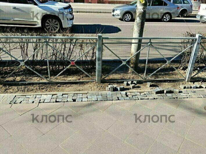 «Раскурочили и бросили»: на Карла Маркса повредили свежую тротуарную плитку   - Новости Калининграда | Фото: очевидец