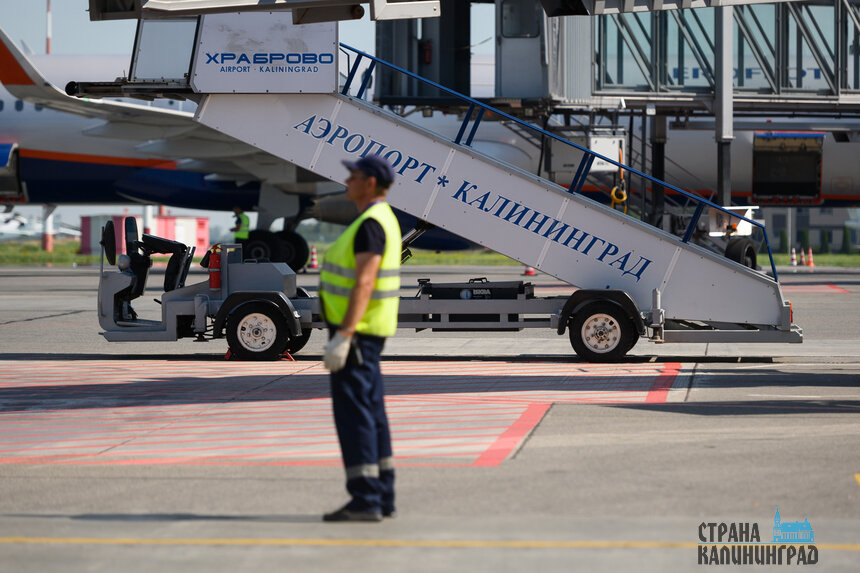 В калининградском аэропорту десятки рейсов не вылетят и не прилетят вовремя | Фото: Александр Мелехов