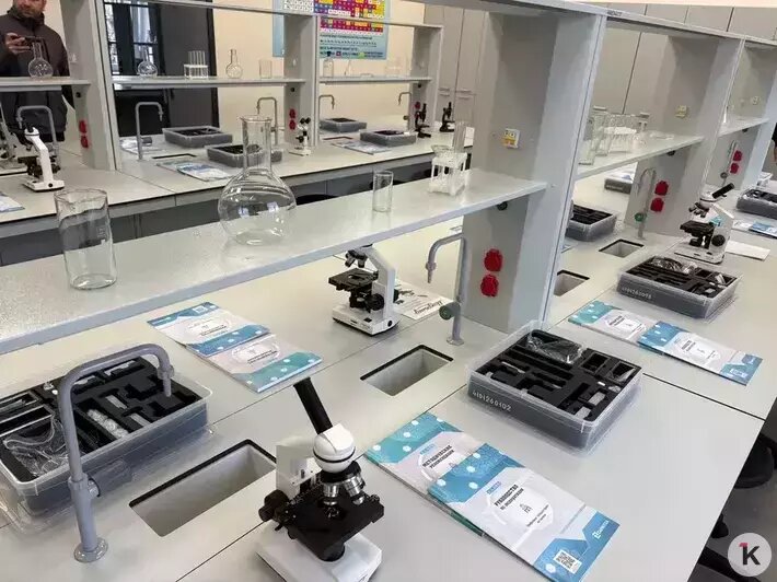 В Калининграде после 15 месяцев ремонта открылась похорошевшая до неузнаваемости школа №4 (фото)   - Новости Калининграда | Фото: София Сафронова / «Клопс»