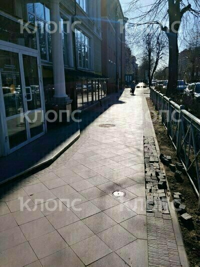 «Раскурочили и бросили»: на Карла Маркса повредили свежую тротуарную плитку   - Новости Калининграда | Фото: очевидец