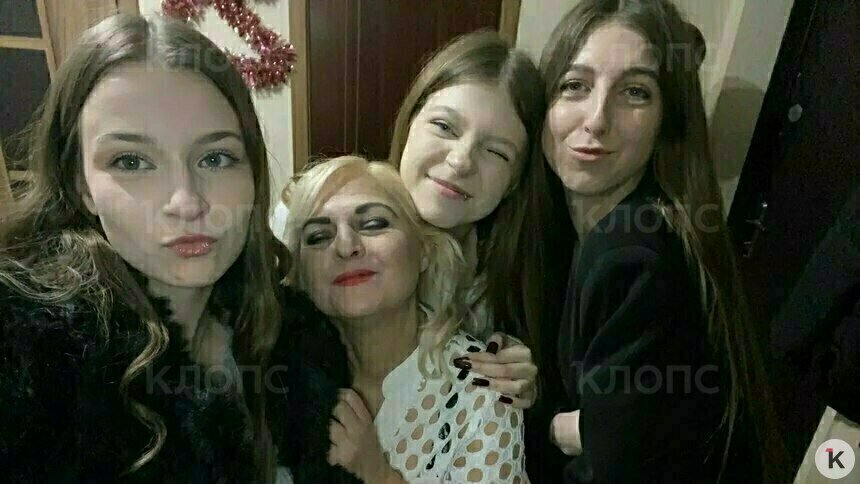 Дочери с мамой  | Фото: предоставила мама девочек 