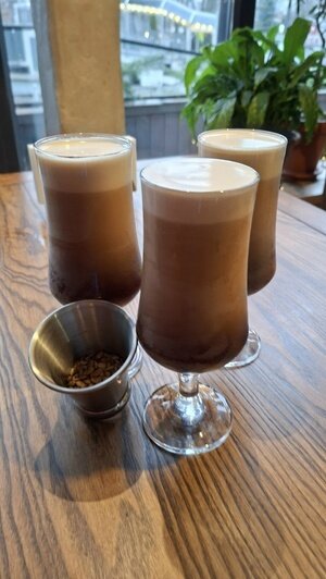 Туристов с Крайнего Севера в Калининграде удивили деревья с зелёными шариками, мороженое с рыбой и янтарные тараканы - Новости Калининграда | Фото: личный архив героинь публикации