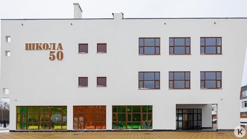 В Калининграде фасад новой школы на Каштановой аллее пошёл трещинами  - Новости Калининграда | Фото: страница Антона Алиханова «ВКонтакте»