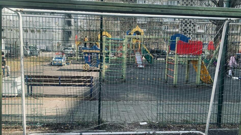 Детская площадка расположена на ул. Мариупольской, 3-9 | Фото: Татьяна Завьялова
