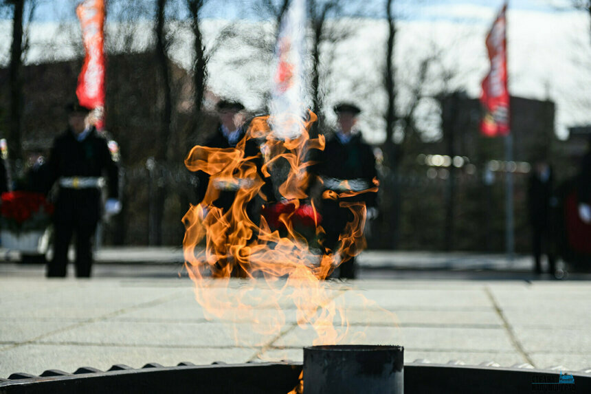 9 апреля калининградцы традиционно понесут цветы и венки к Вечному огню   | Фото: Александр Мелехов