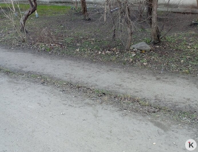 Здесь мог быть ваш тротуар: на Емельянова пешеходная дорожка исчезла под слоем грязи (фото)   - Новости Калининграда | Фото: Виктория А.