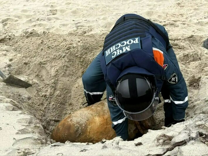 На Балткосе уничтожили немецкую авиабомбу времён войны (фото) - Новости Калининграда | Фото: МЧС региона