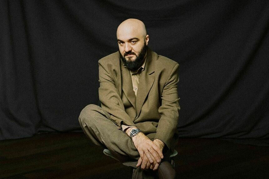 Юмор на стыке интеллигентной и дерзкой комедии: Расул Чабдаров привезёт в Калининград новый стендап-концерт - Новости Калининграда | Фото предоставлено организаторами