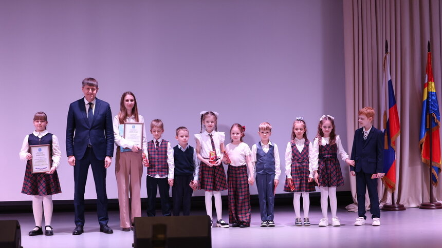 Кропоткин наградил призёров детско-юношеского фестиваля «Легенды Янтарного края»  - Новости Калининграда | Фото: пресс-служба регионального парламента