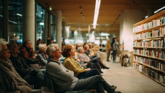 Казачьи песни, игры и мастер-классы: чем удивит «Библионочь-2026» в Калининграде (программа) - Новости Калининграда | Иллюстрация: Алиса Игонина / «Клопс»