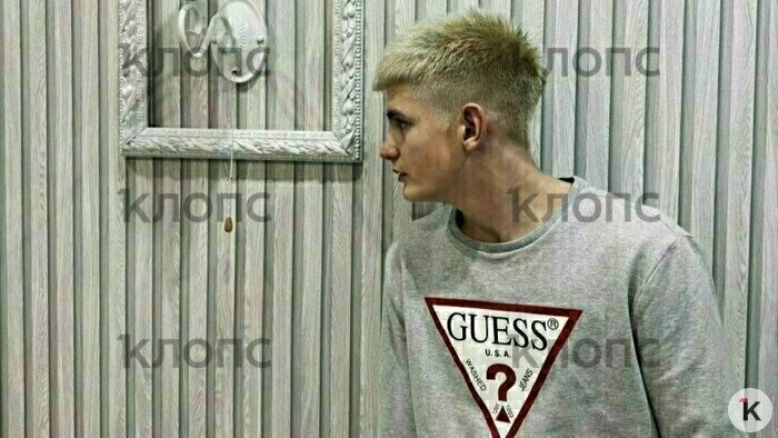 После спасения из горящего троллейбуса парень остался без телефона и кроссовка | Фото: предоставил Антон Гребенюк 