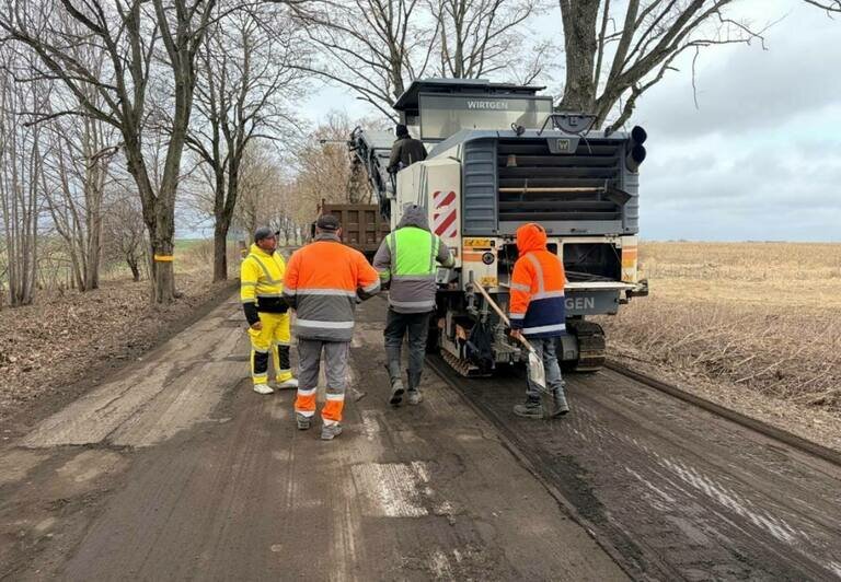 До конца апреля с дорог Калининградской области уберут всю зимнюю грязь — губернатор - Новости Калининграда | Фото: канал губернатора Калининградской области Алексея Беспрозванных / Телеграм