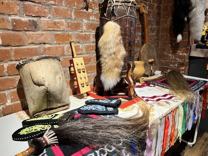На вечере показали национальные предметы быта | Фото: Оксана Сазонова